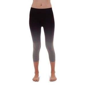 Zaney Threads Ombre Seamless Crop Capri Leggings